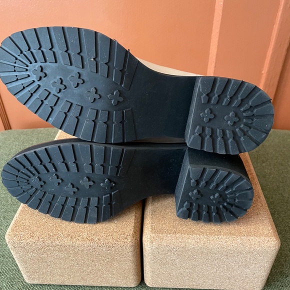 The Carina Platform Chelsea Boot - Picture 7 of 8